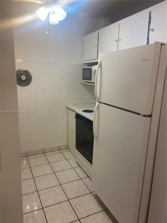 For Sale: $130,000 (1 beds, 1 baths, 604 Square Feet)