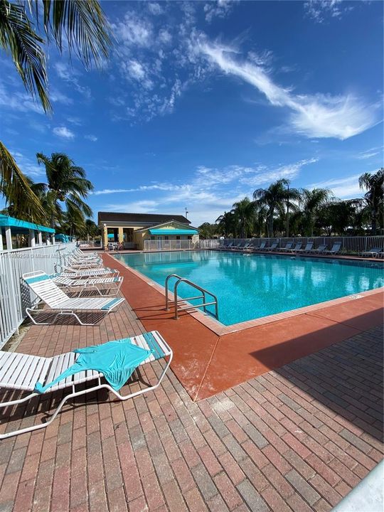 Recently Sold: $230,000 (3 beds, 2 baths, 1076 Square Feet)