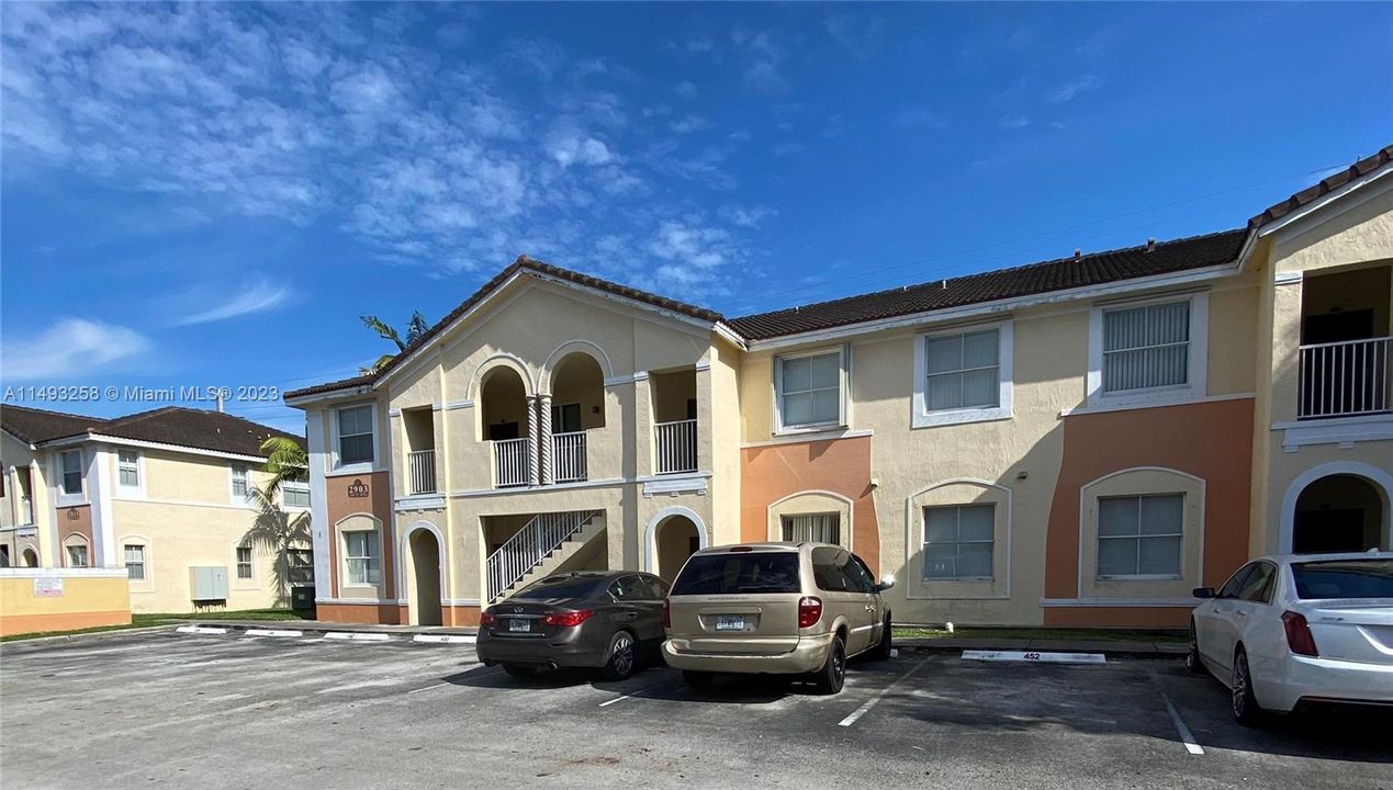 Recently Sold: $230,000 (3 beds, 2 baths, 1076 Square Feet)