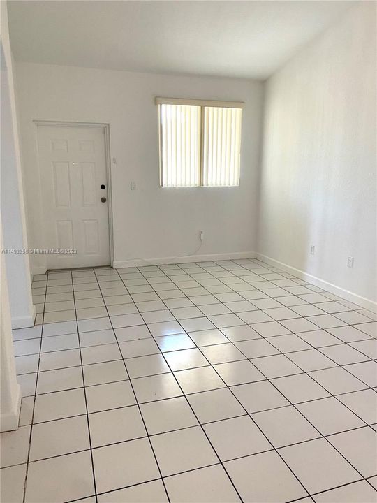 Recently Sold: $230,000 (3 beds, 2 baths, 1076 Square Feet)