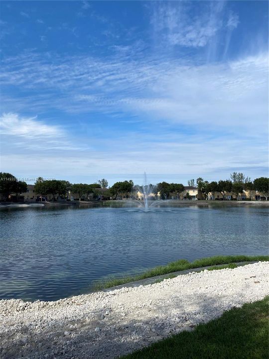 Recently Sold: $230,000 (3 beds, 2 baths, 1076 Square Feet)