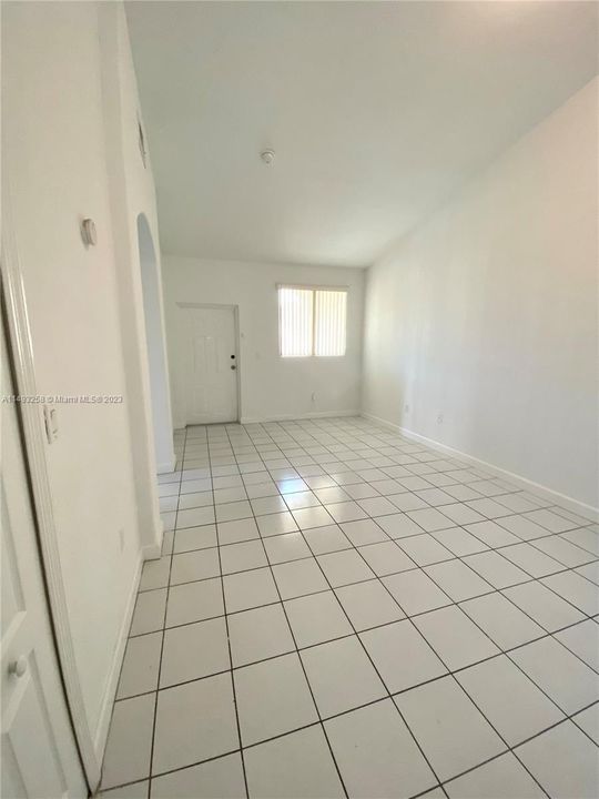 Recently Sold: $230,000 (3 beds, 2 baths, 1076 Square Feet)