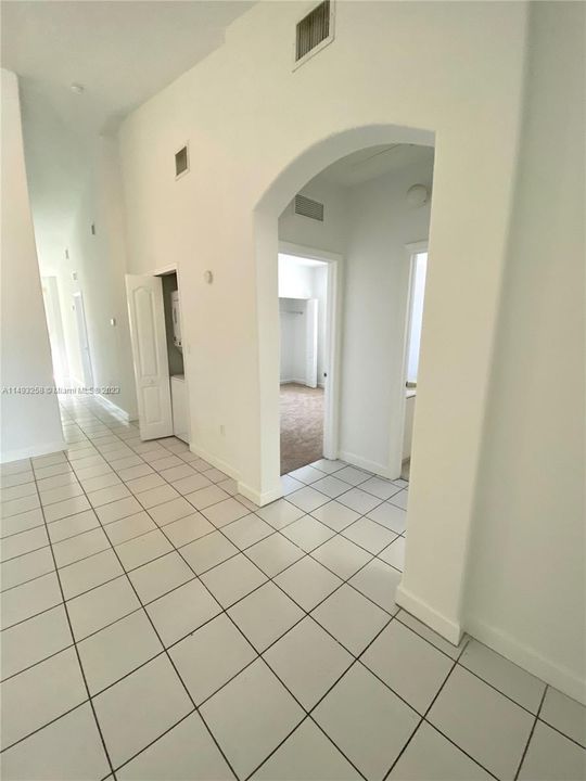 Recently Sold: $230,000 (3 beds, 2 baths, 1076 Square Feet)