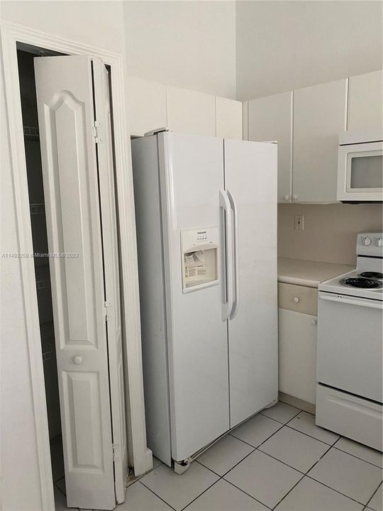 Recently Sold: $230,000 (3 beds, 2 baths, 1076 Square Feet)