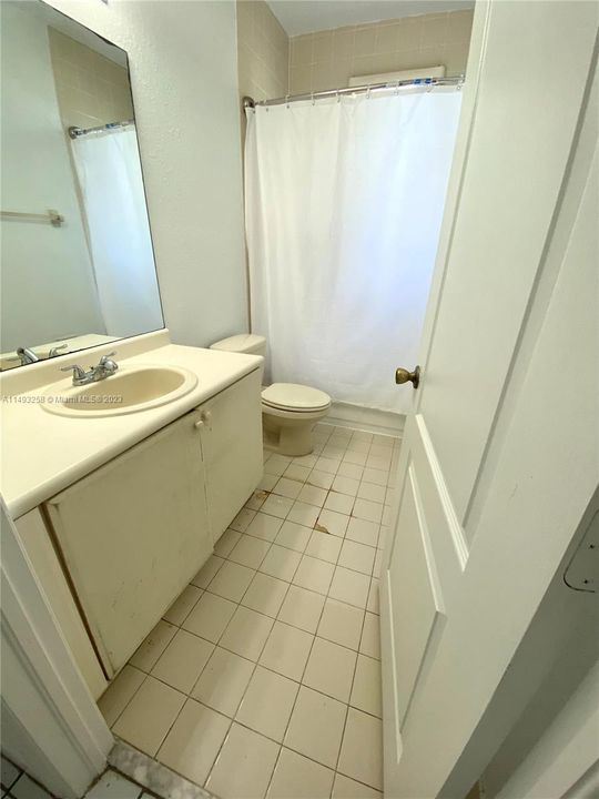 Recently Sold: $230,000 (3 beds, 2 baths, 1076 Square Feet)