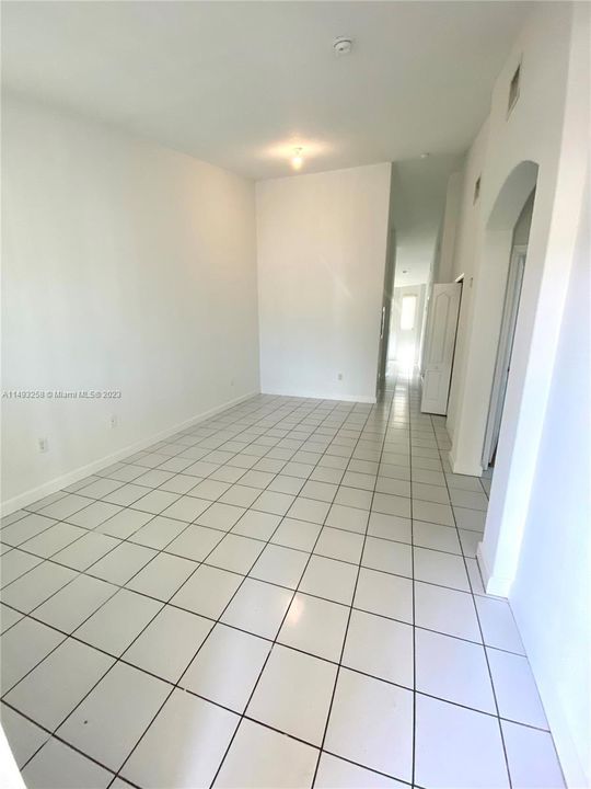 Recently Sold: $230,000 (3 beds, 2 baths, 1076 Square Feet)