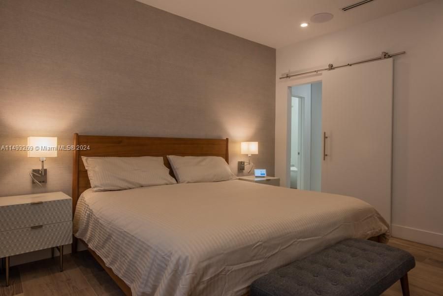 Recently Sold: $1,988,000 (3 beds, 3 baths, 2066 Square Feet)