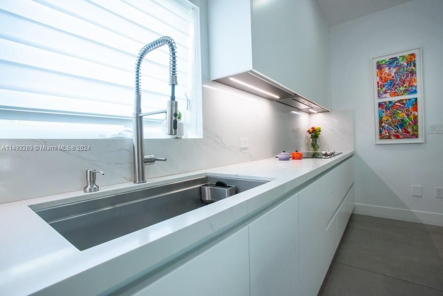 Recently Sold: $1,988,000 (3 beds, 3 baths, 2066 Square Feet)