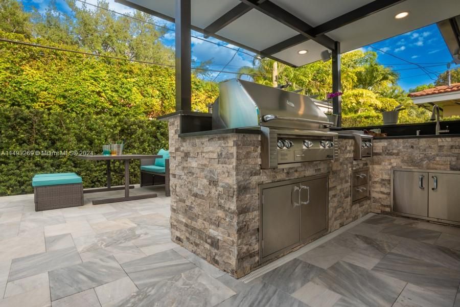 Recently Sold: $1,988,000 (3 beds, 3 baths, 2066 Square Feet)