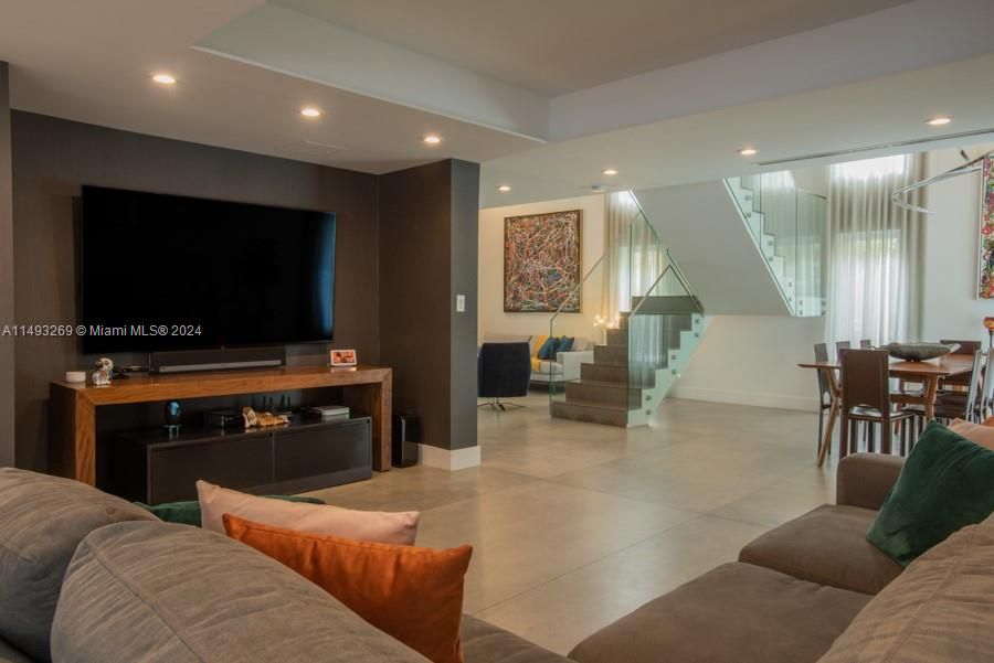 Recently Sold: $1,988,000 (3 beds, 3 baths, 2066 Square Feet)