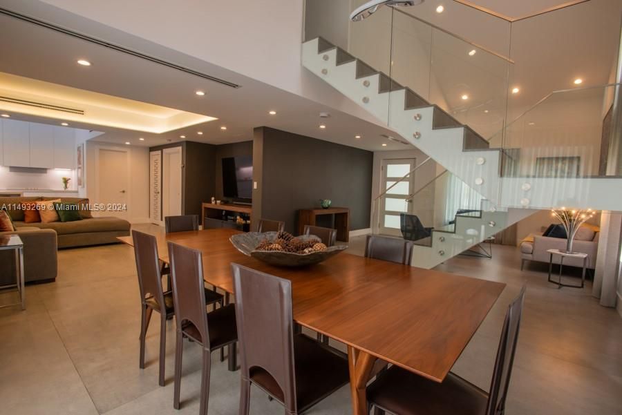 Recently Sold: $1,988,000 (3 beds, 3 baths, 2066 Square Feet)