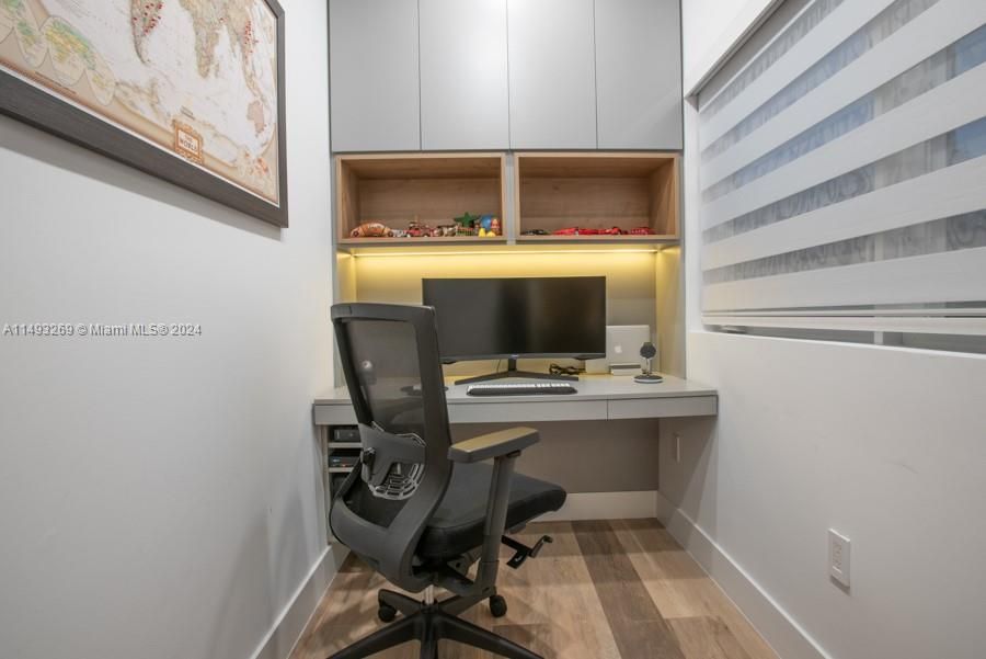 Recently Sold: $1,988,000 (3 beds, 3 baths, 2066 Square Feet)