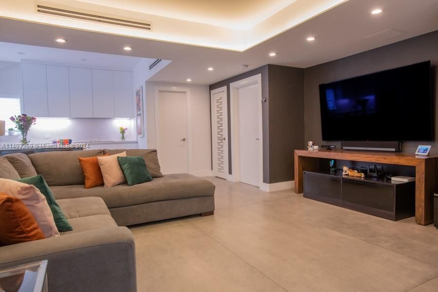 Recently Sold: $1,988,000 (3 beds, 3 baths, 2066 Square Feet)