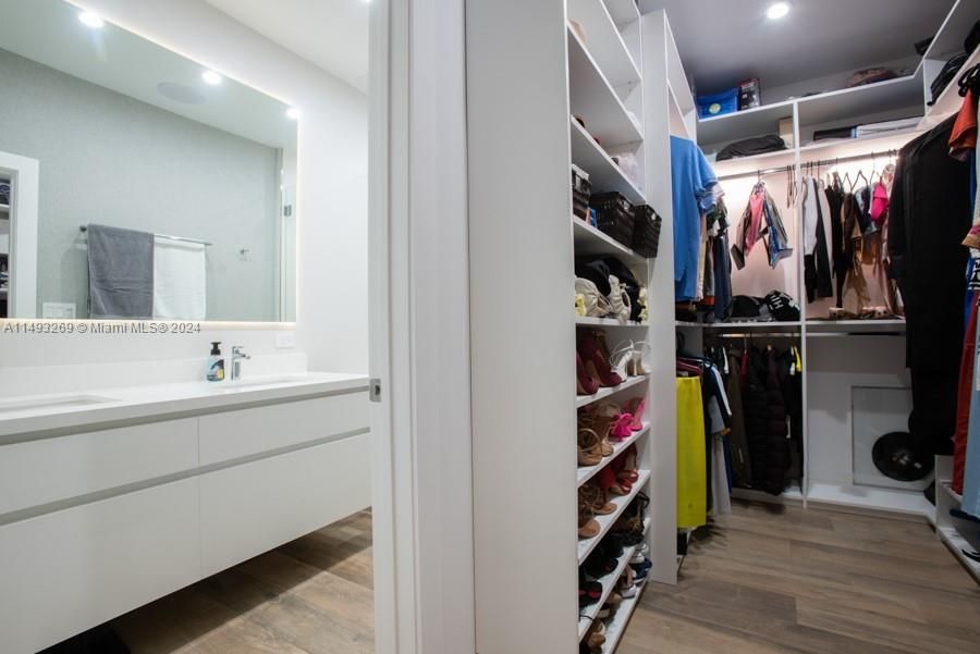 Recently Sold: $1,988,000 (3 beds, 3 baths, 2066 Square Feet)