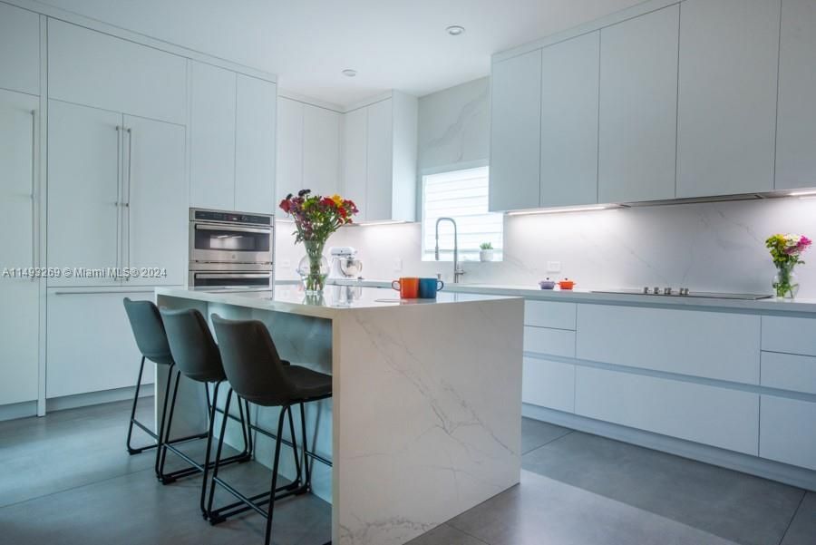 Recently Sold: $1,988,000 (3 beds, 3 baths, 2066 Square Feet)