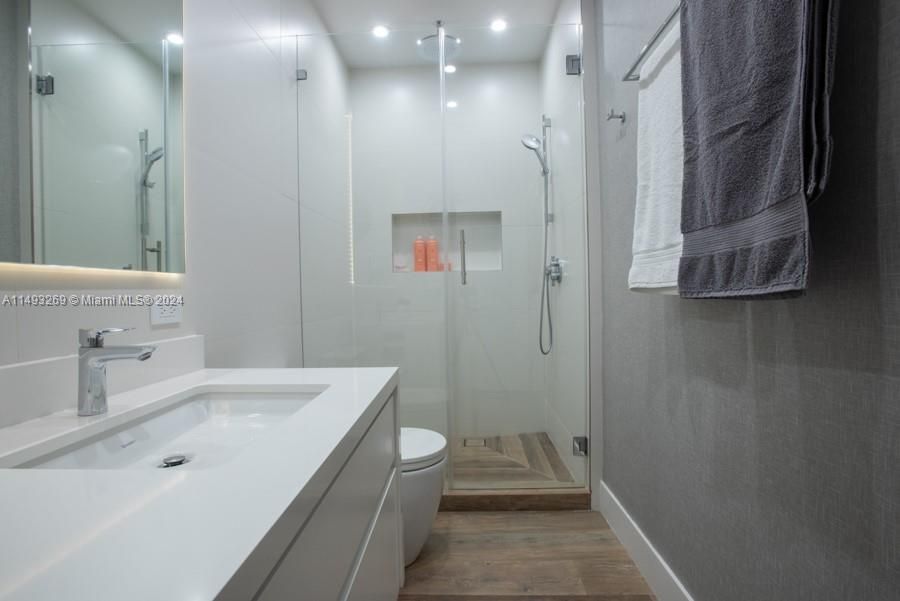 Recently Sold: $1,988,000 (3 beds, 3 baths, 2066 Square Feet)