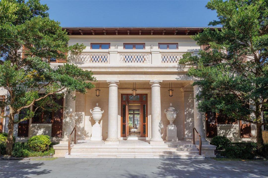 Active With Contract: $19,999,000 (6 beds, 7 baths, 8552 Square Feet)