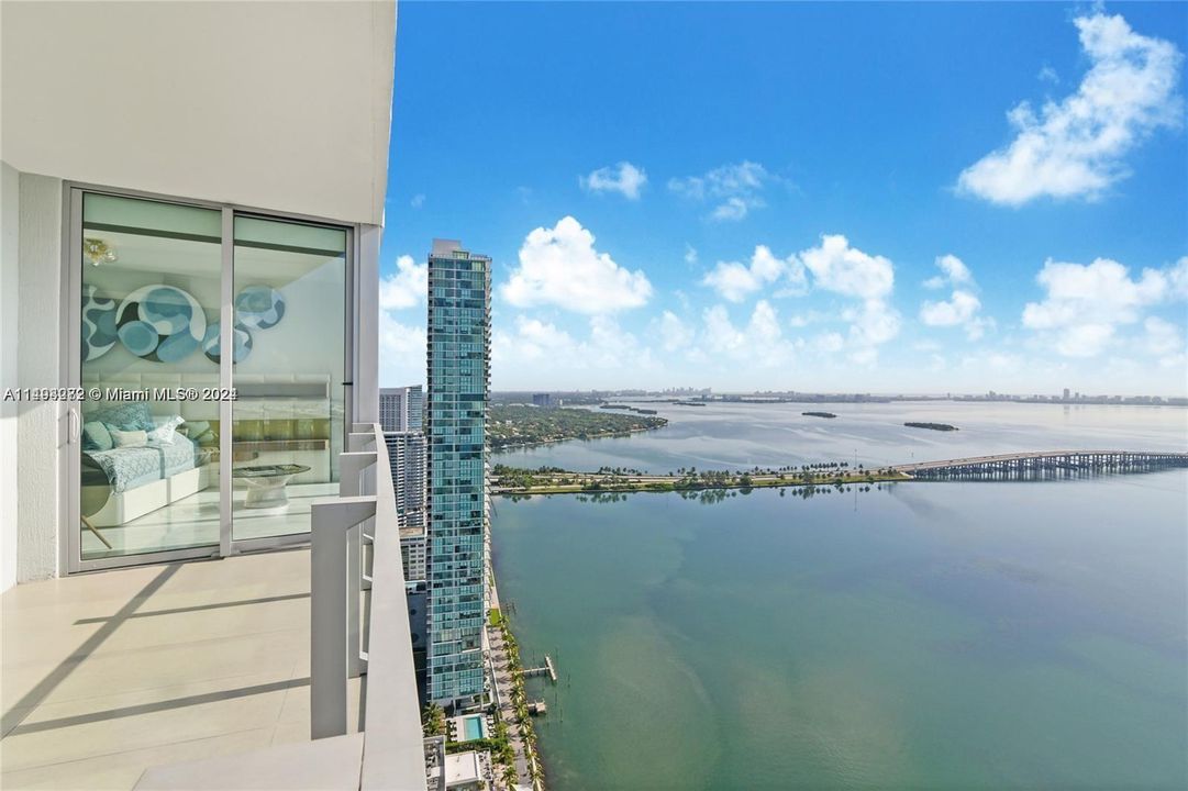 Recently Sold: $950,000 (2 beds, 3 baths, 1137 Square Feet)