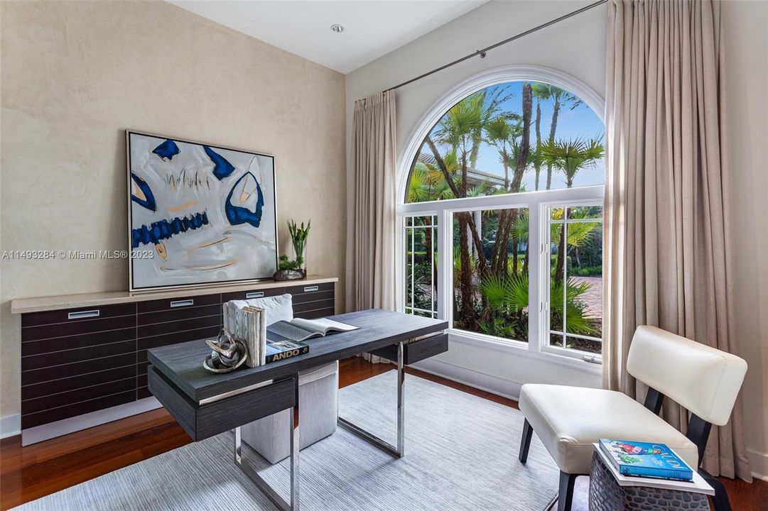 Recently Sold: $4,890,000 (7 beds, 6 baths, 5397 Square Feet)