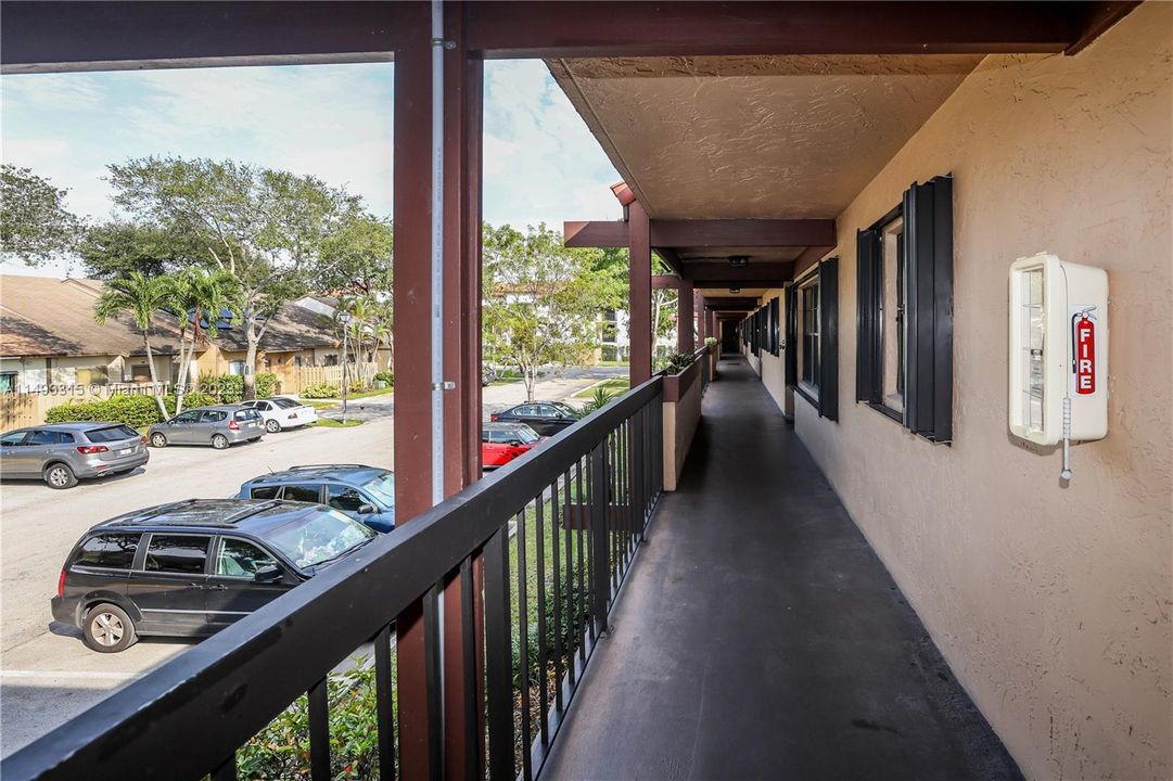 Недавно продано: $279,999 (2 спален, 2 ванн, 1283 Квадратных фут)