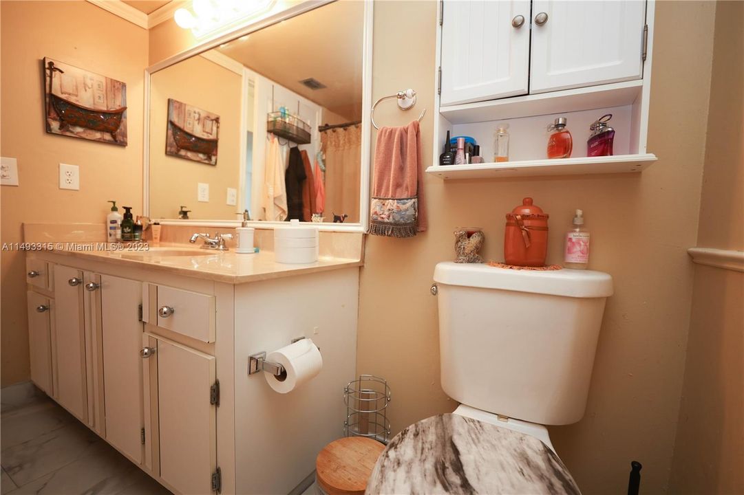 Недавно продано: $279,999 (2 спален, 2 ванн, 1283 Квадратных фут)