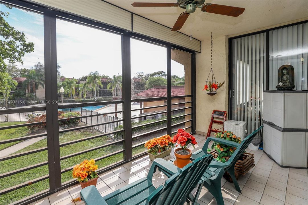 Недавно продано: $279,999 (2 спален, 2 ванн, 1283 Квадратных фут)