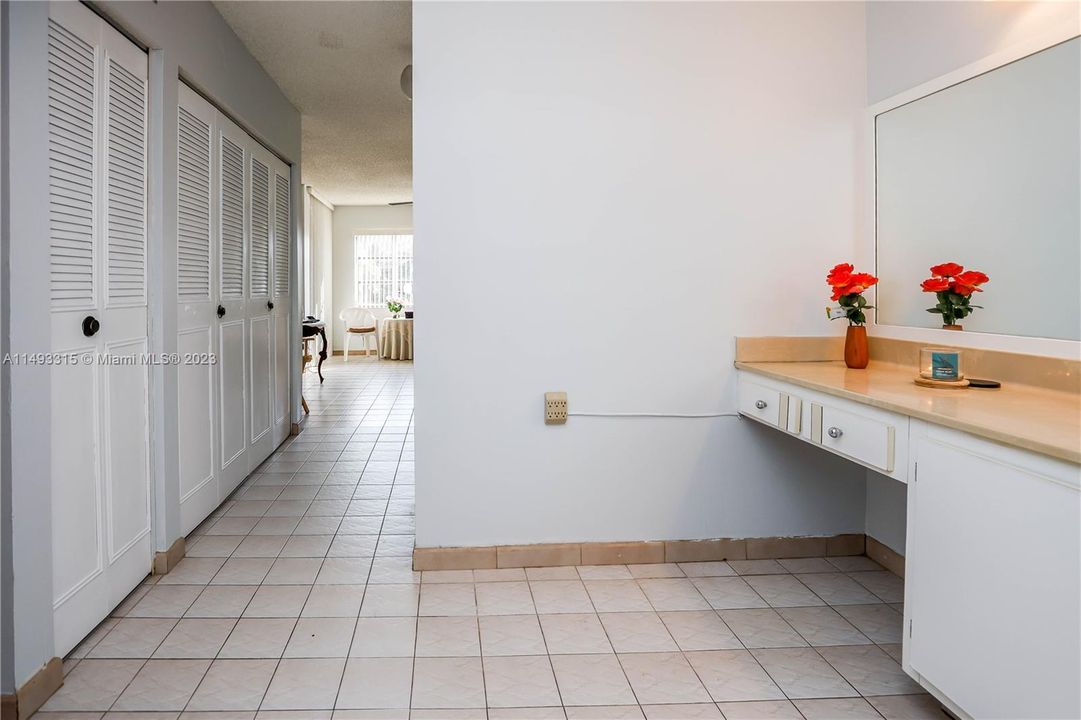 Недавно продано: $279,999 (2 спален, 2 ванн, 1283 Квадратных фут)