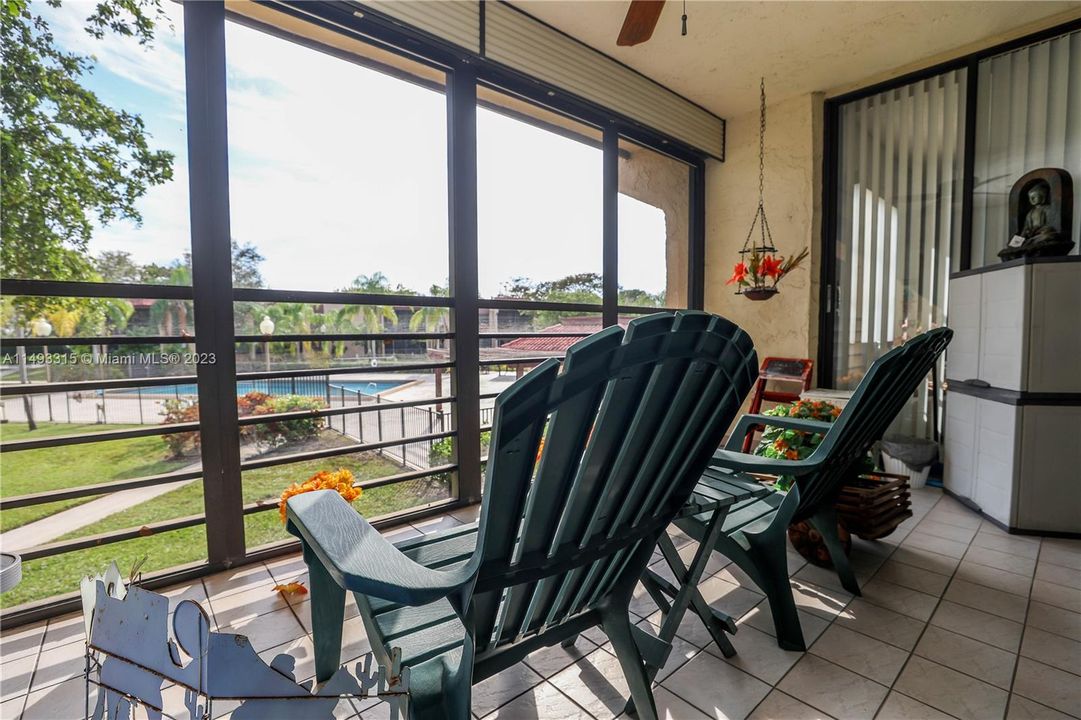 Недавно продано: $279,999 (2 спален, 2 ванн, 1283 Квадратных фут)