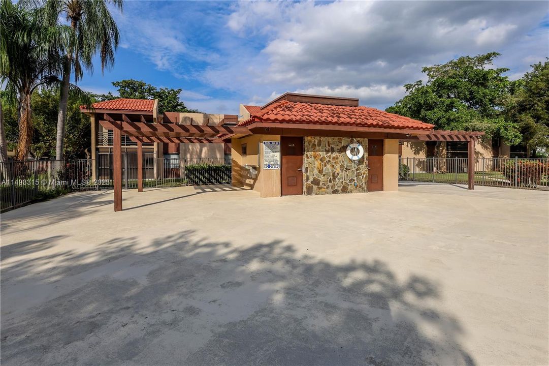 Недавно продано: $279,999 (2 спален, 2 ванн, 1283 Квадратных фут)