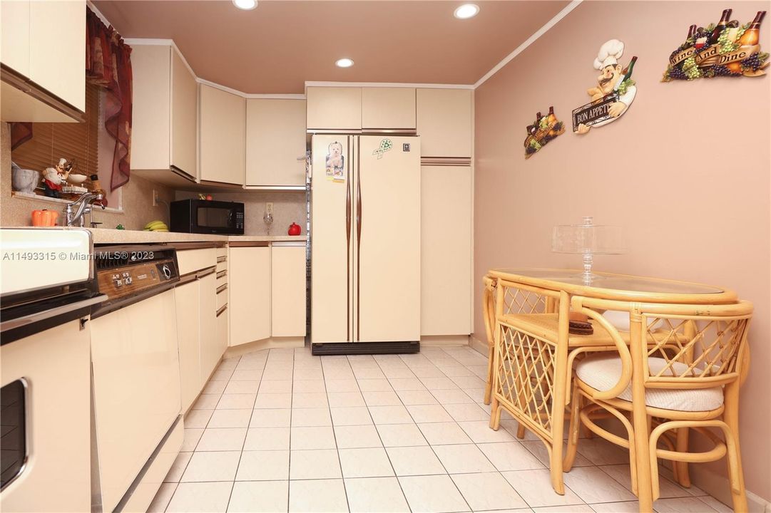 Недавно продано: $279,999 (2 спален, 2 ванн, 1283 Квадратных фут)