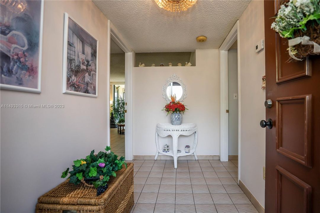 Недавно продано: $279,999 (2 спален, 2 ванн, 1283 Квадратных фут)