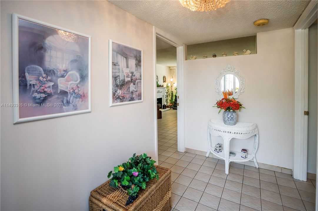 Недавно продано: $279,999 (2 спален, 2 ванн, 1283 Квадратных фут)