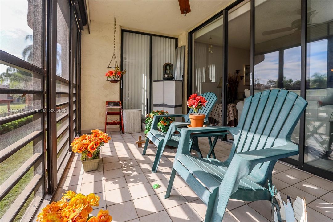 Недавно продано: $279,999 (2 спален, 2 ванн, 1283 Квадратных фут)