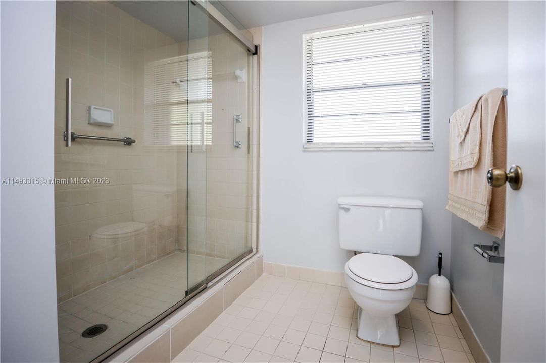 Недавно продано: $279,999 (2 спален, 2 ванн, 1283 Квадратных фут)