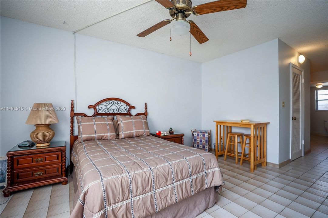 Недавно продано: $279,999 (2 спален, 2 ванн, 1283 Квадратных фут)