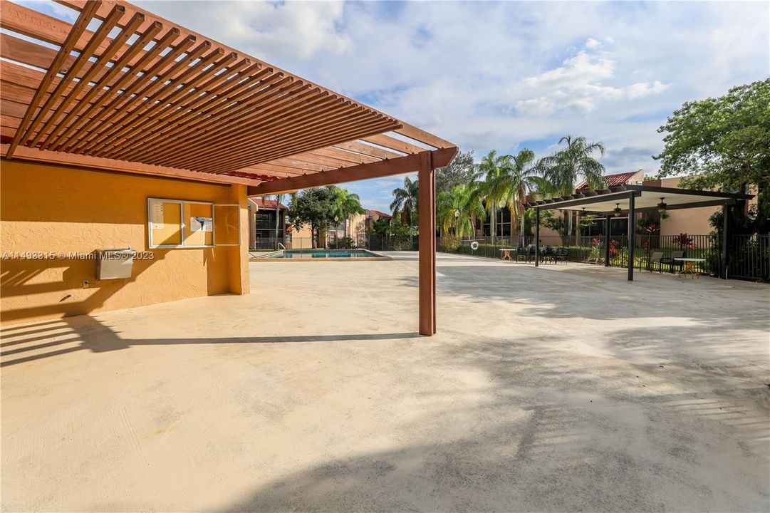 Недавно продано: $279,999 (2 спален, 2 ванн, 1283 Квадратных фут)