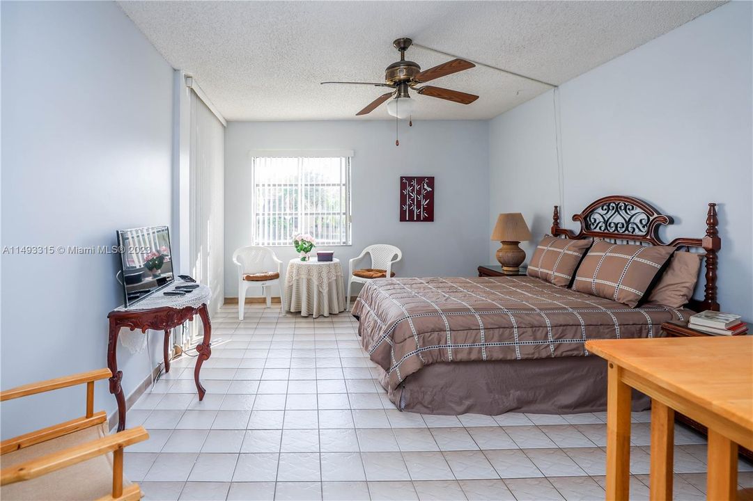 Недавно продано: $279,999 (2 спален, 2 ванн, 1283 Квадратных фут)