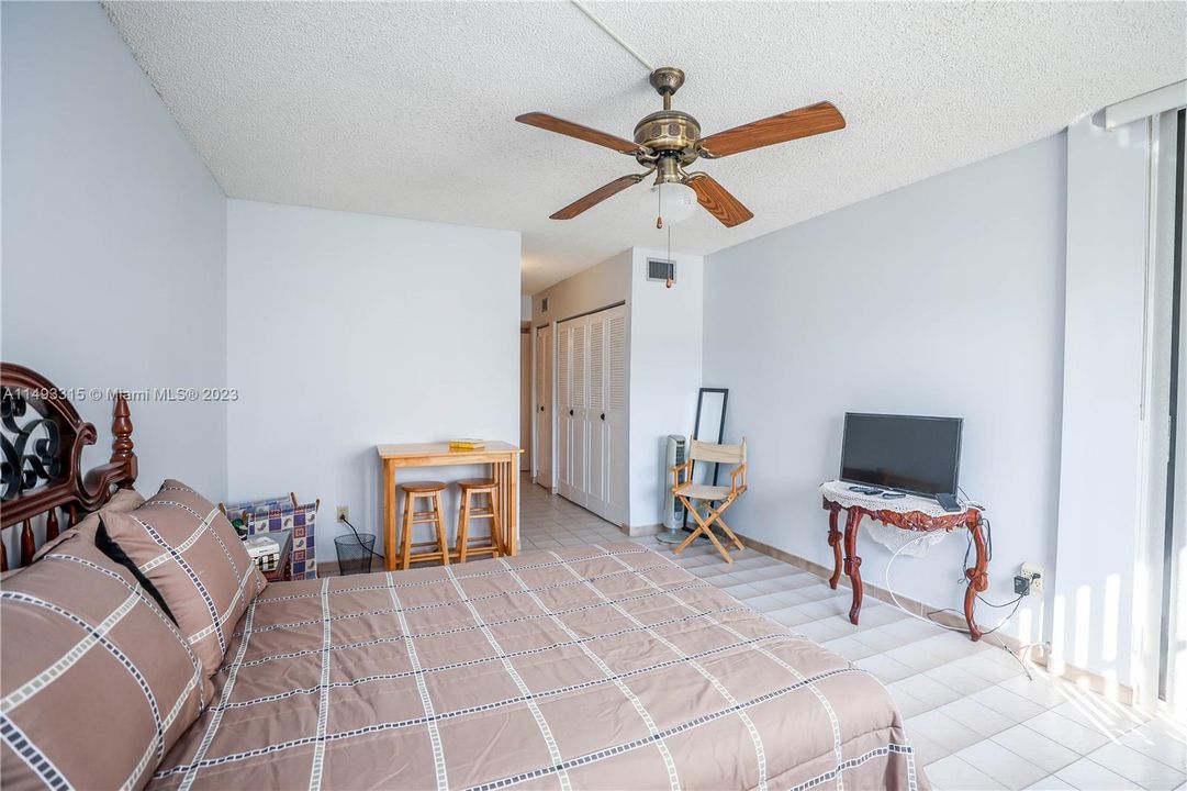 Недавно продано: $279,999 (2 спален, 2 ванн, 1283 Квадратных фут)