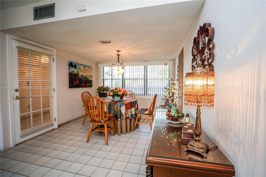 Недавно продано: $279,999 (2 спален, 2 ванн, 1283 Квадратных фут)