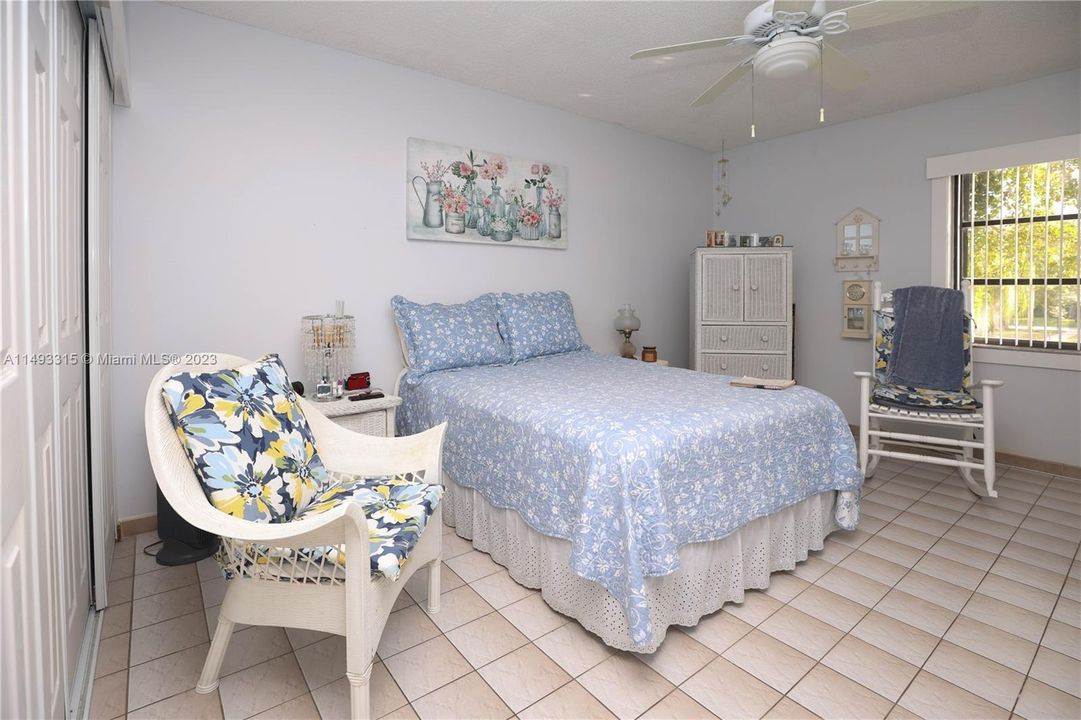 Недавно продано: $279,999 (2 спален, 2 ванн, 1283 Квадратных фут)