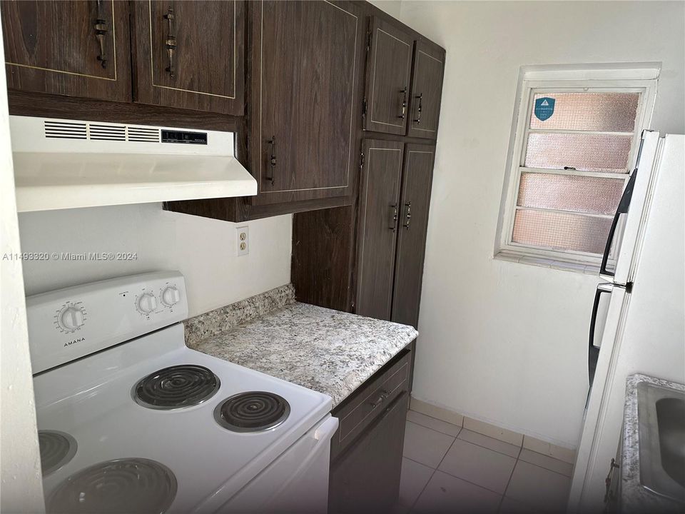 Recently Sold: $225,000 (1 beds, 1 baths, 930 Square Feet)