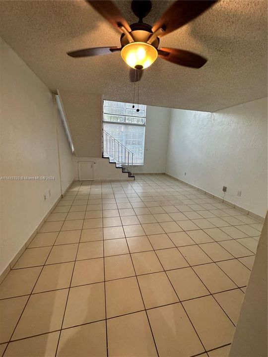Recently Sold: $225,000 (1 beds, 1 baths, 930 Square Feet)
