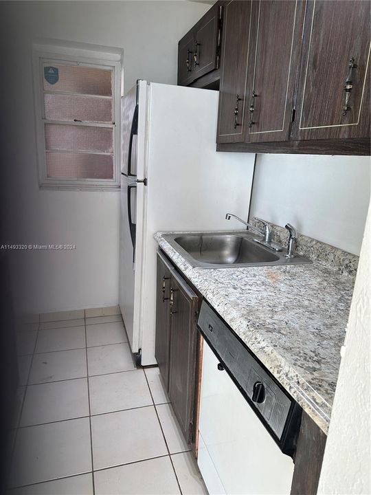 Recently Sold: $225,000 (1 beds, 1 baths, 930 Square Feet)