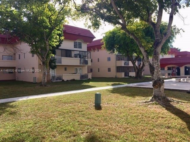 Recently Sold: $225,000 (1 beds, 1 baths, 930 Square Feet)