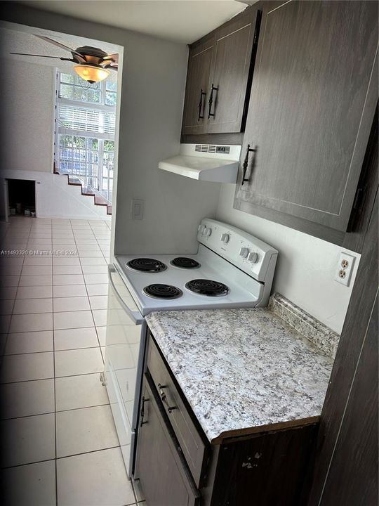 Recently Sold: $225,000 (1 beds, 1 baths, 930 Square Feet)