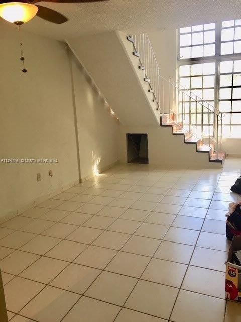 Recently Sold: $225,000 (1 beds, 1 baths, 930 Square Feet)