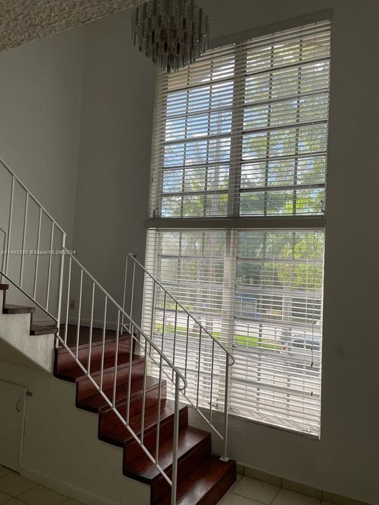 Recently Sold: $225,000 (1 beds, 1 baths, 930 Square Feet)