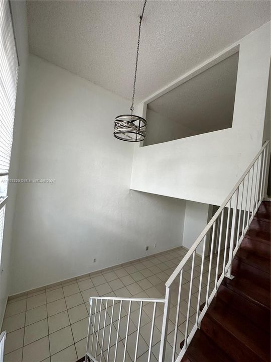 Recently Sold: $225,000 (1 beds, 1 baths, 930 Square Feet)