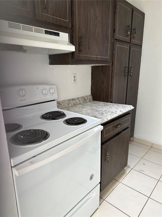Recently Sold: $225,000 (1 beds, 1 baths, 930 Square Feet)