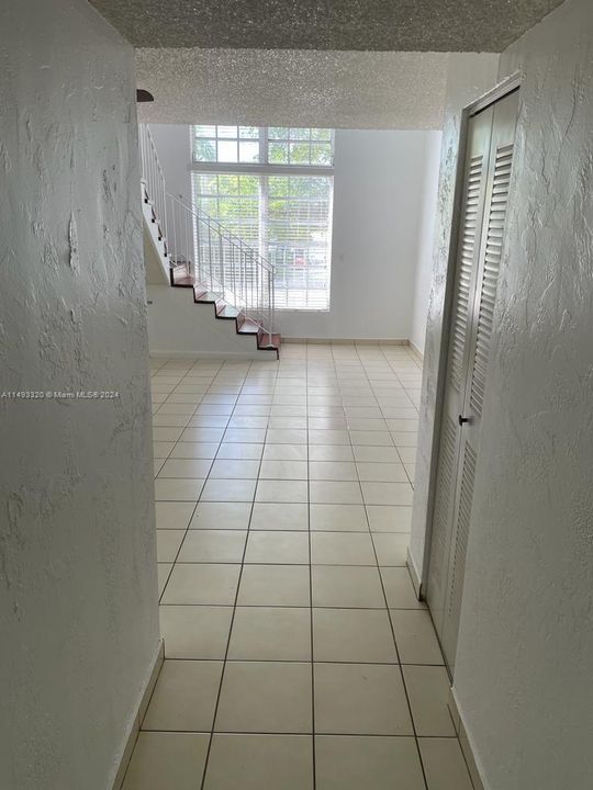 Recently Sold: $225,000 (1 beds, 1 baths, 930 Square Feet)